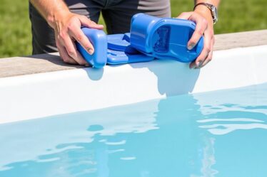 Guide pratique pour remplacer un bloc de filtration F15 sur une piscine Desjoyaux