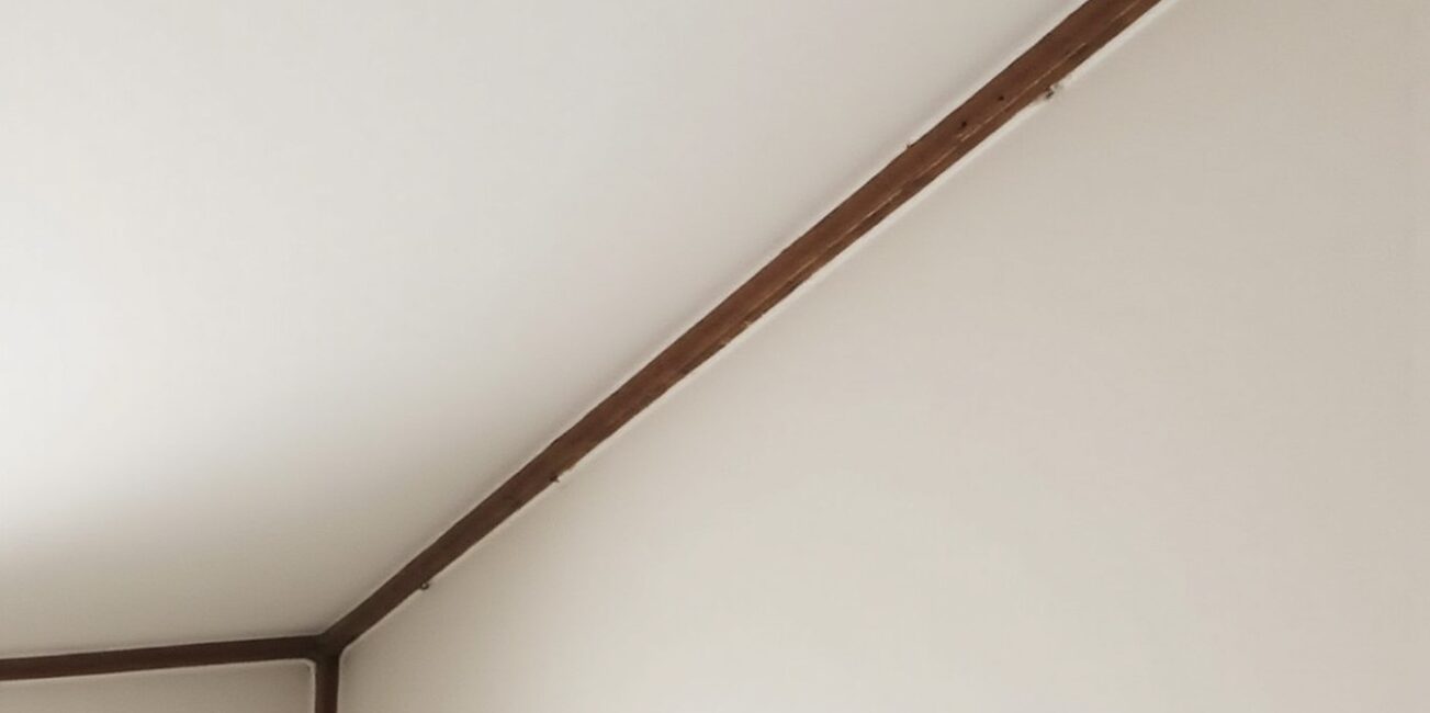 Guide pratique pour un joint parfait entre plafond et mur en placo
