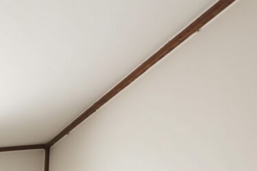 Guide pratique pour un joint parfait entre plafond et mur en placo