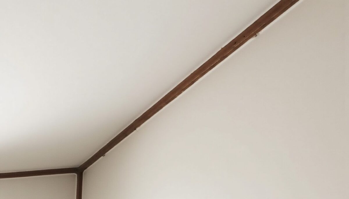 Guide pratique pour un joint parfait entre plafond et mur en placo