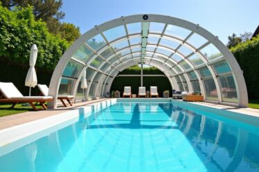 Comment sélectionner un abri de piscine : guide pour un choix fiable et durable