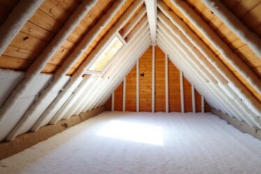 Comment optimiser l'isolation des combles habitables sans entreprendre de lourds travaux ?