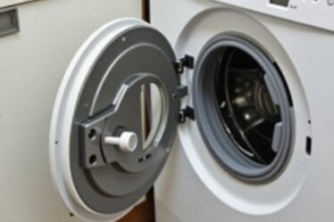 Astuce pour désactiver temporairement la sécurité de la porte d'un lave-linge en panne