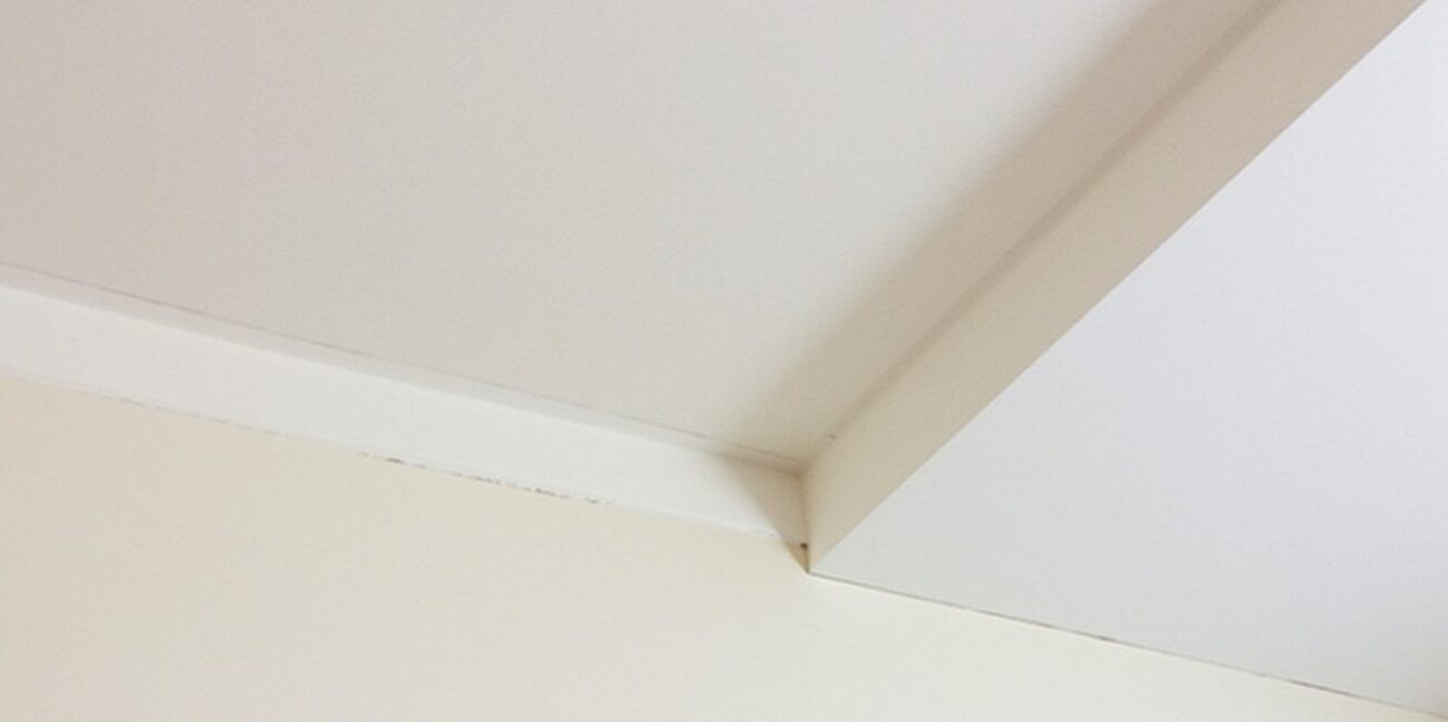 Les astuces incontournables pour peindre un plafond sans traces ni imperfections
